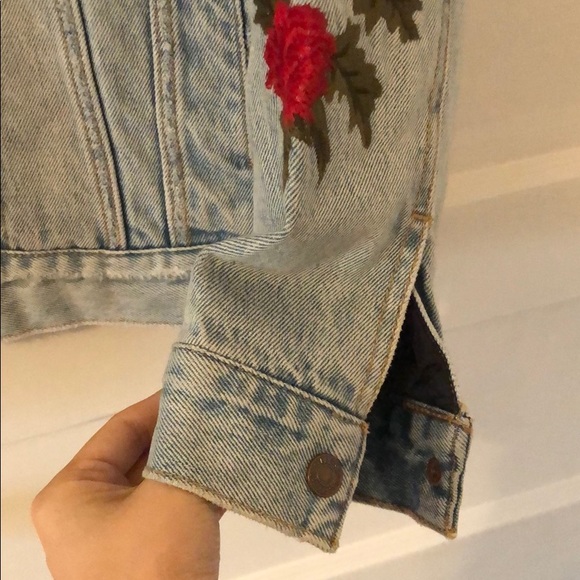 Levi’s rose denim jacket - Picture 5 of 9